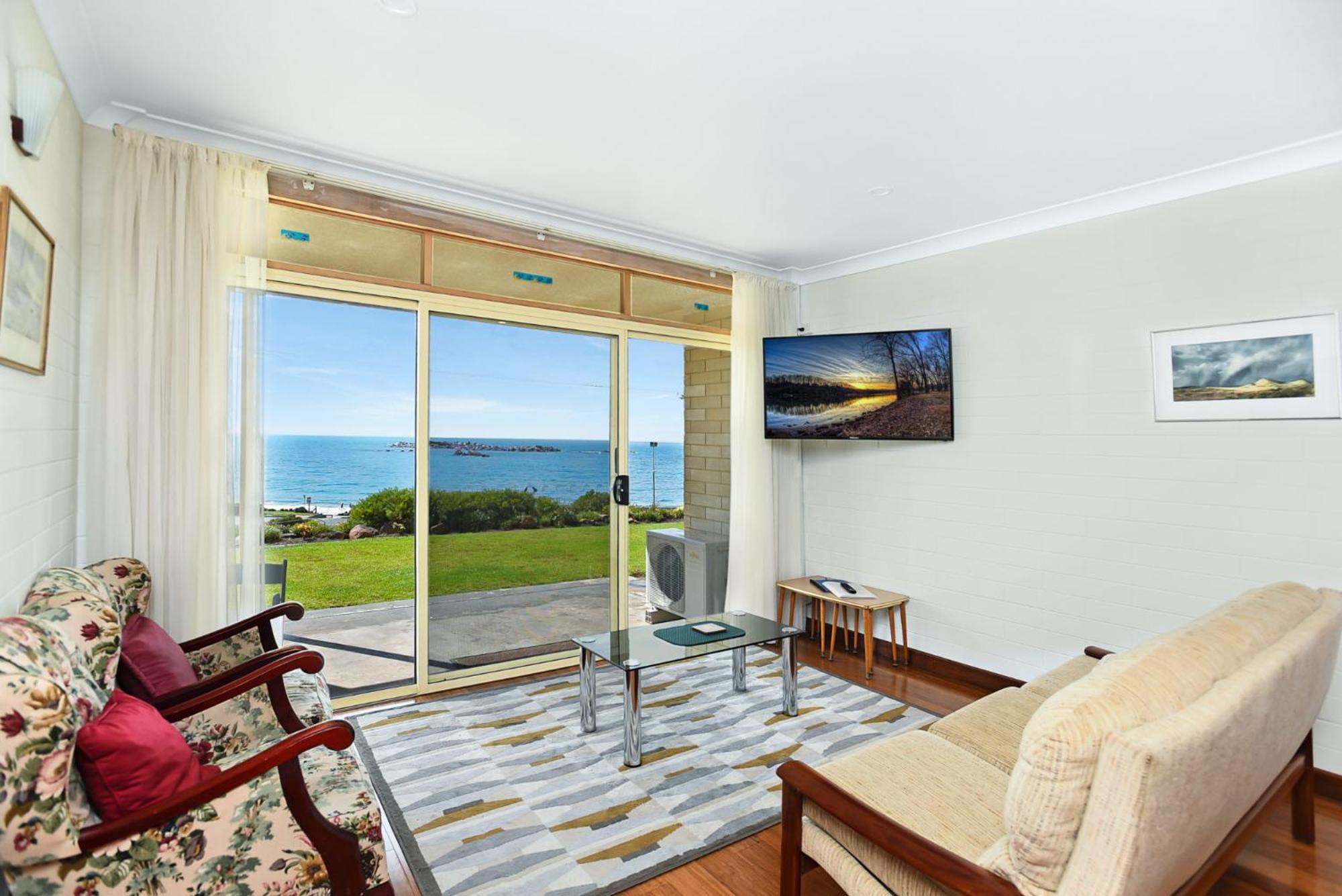 Dolphins Beachfront Apartment No 4 Port Elliot Eksteriør bilde