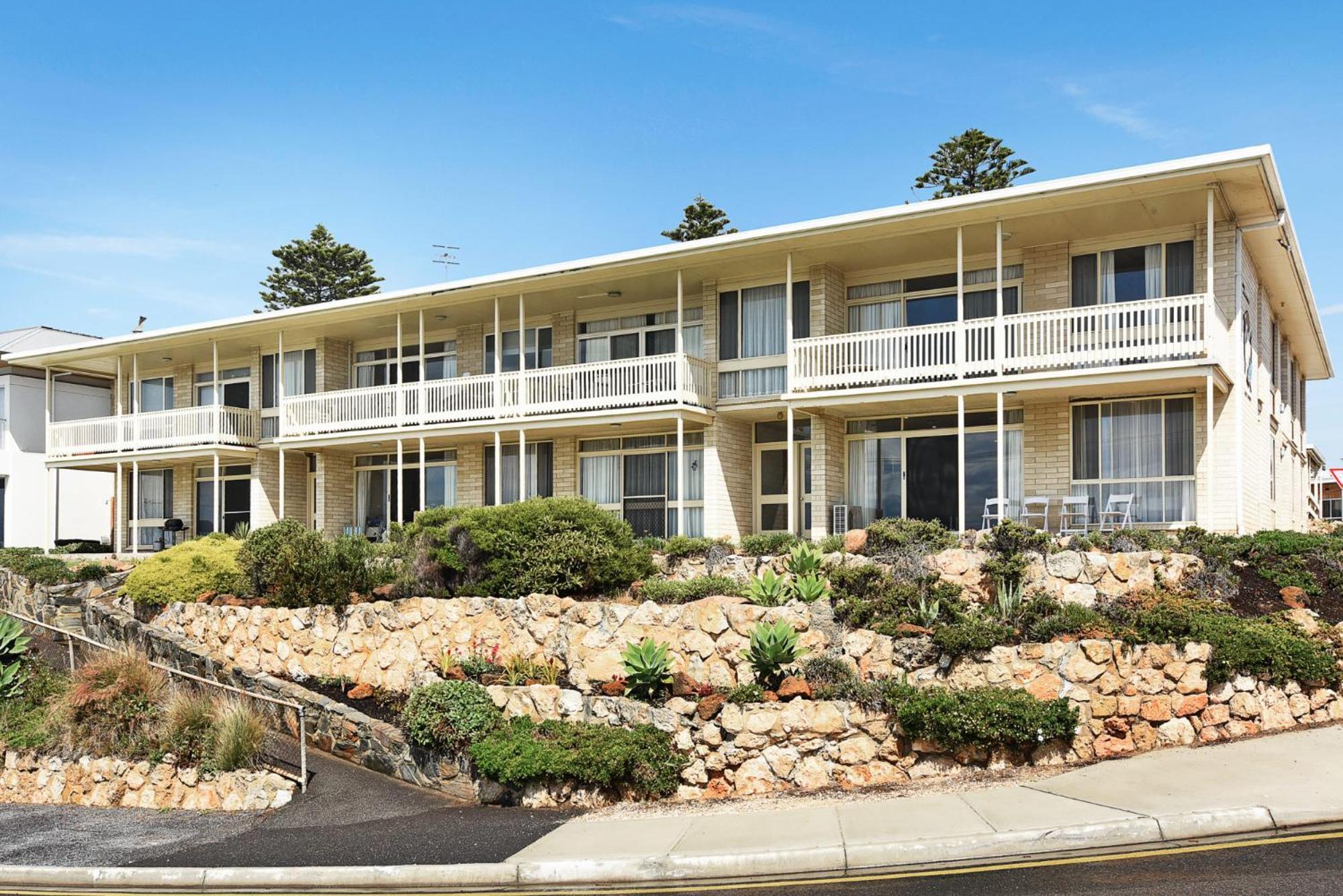 Dolphins Beachfront Apartment No 4 Port Elliot Eksteriør bilde