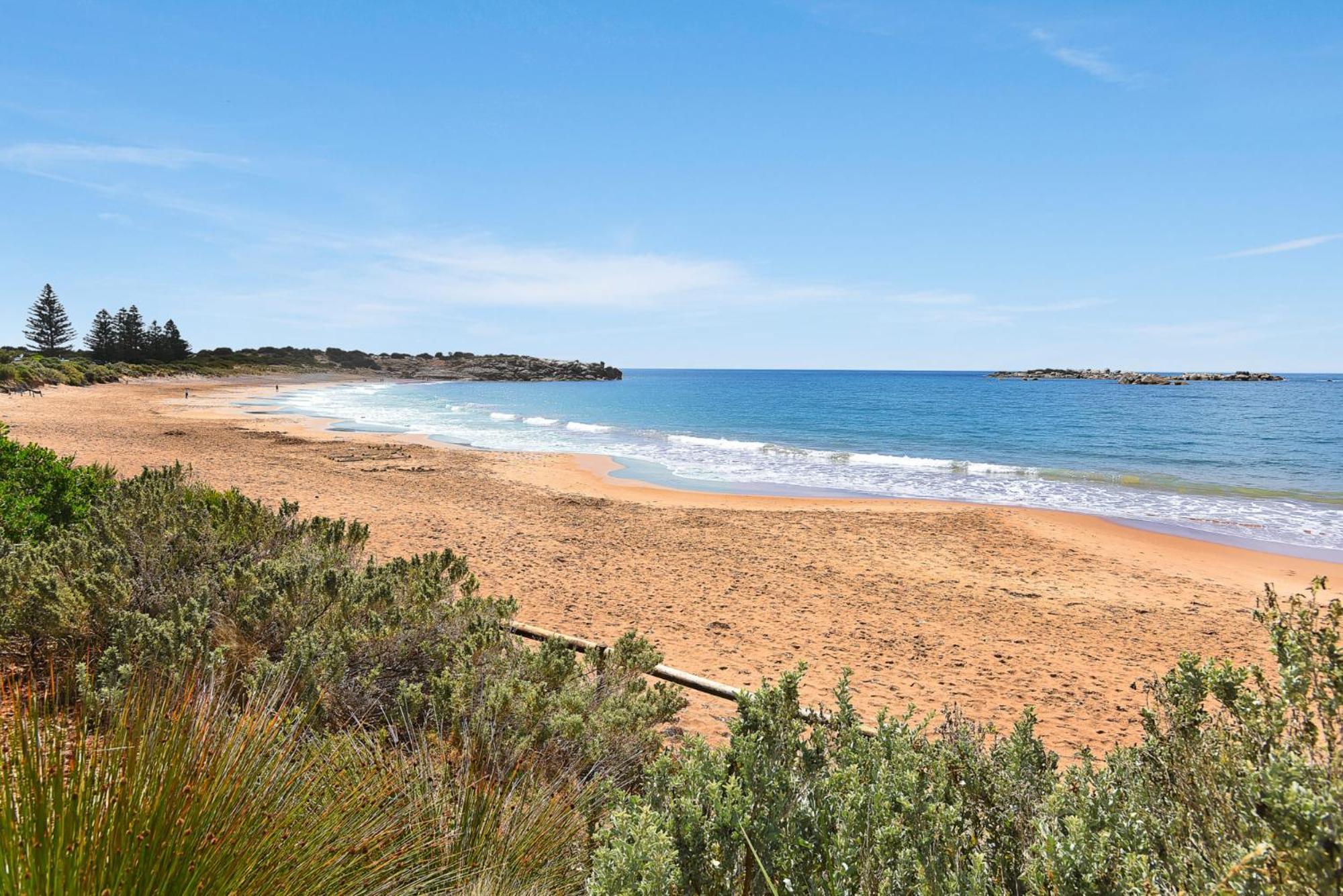 Dolphins Beachfront Apartment No 4 Port Elliot Eksteriør bilde