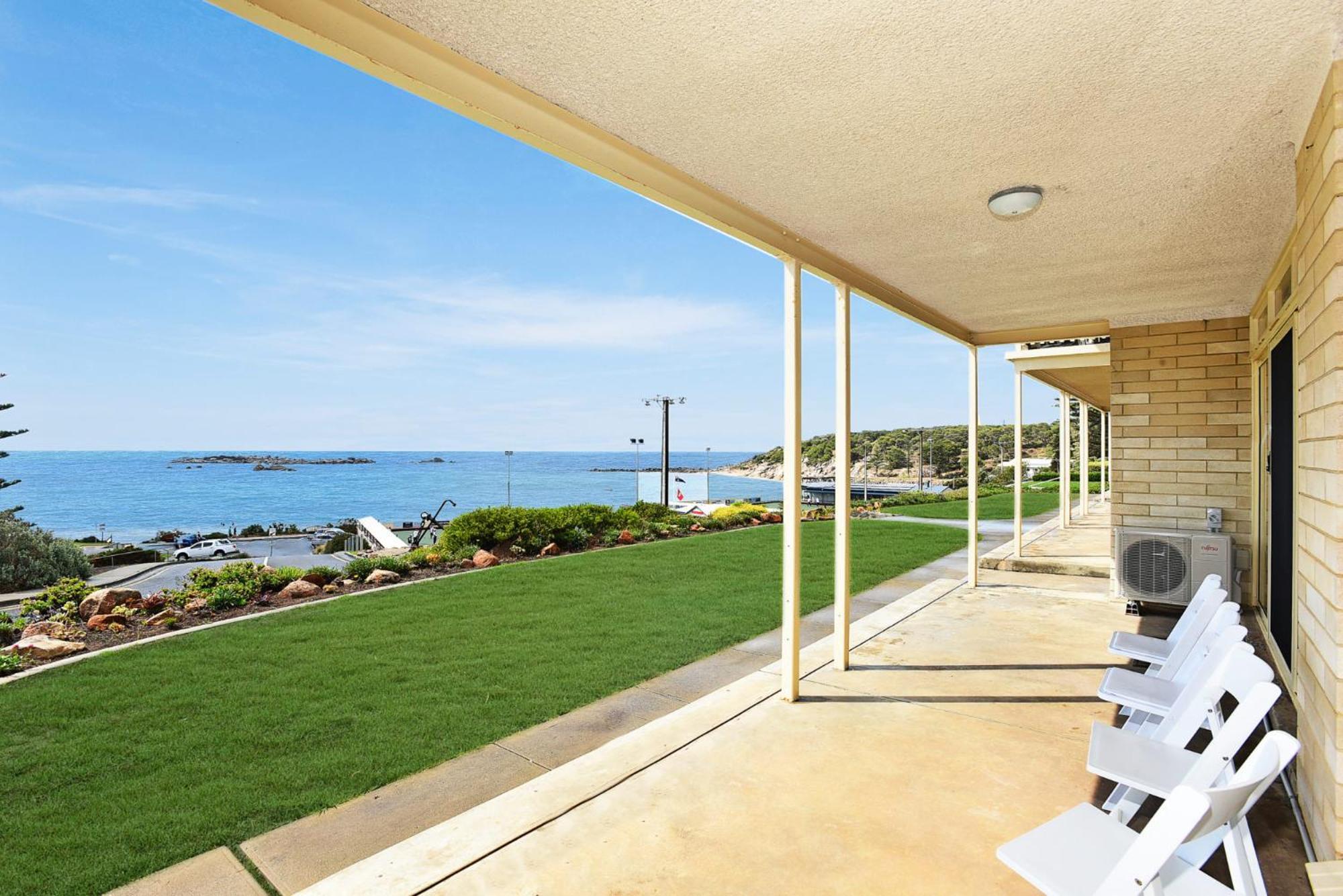 Dolphins Beachfront Apartment No 4 Port Elliot Eksteriør bilde